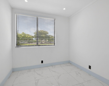 324 20th Street - Photo Thumbnail 6