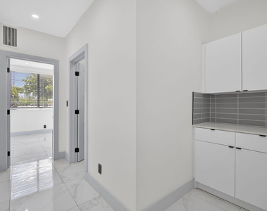 324 20th Street - Photo Thumbnail 9