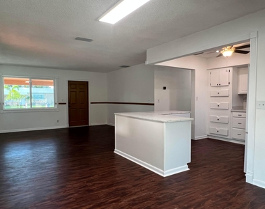 214 Sw 3rd Avenue - Photo Thumbnail 4