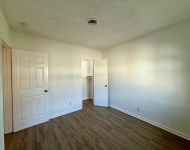 3221 Ne 7th Avenue - Photo Thumbnail 8