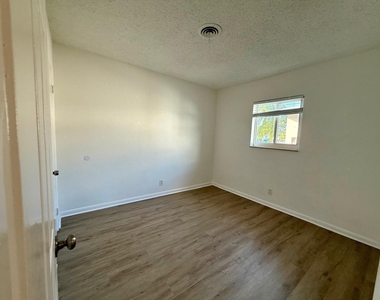 3221 Ne 7th Avenue - Photo Thumbnail 7