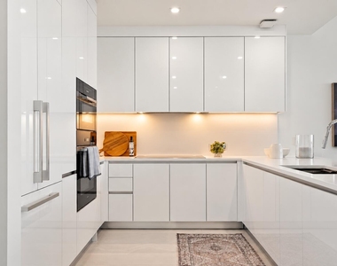 220 Lake Shore Drive - Photo Thumbnail 3