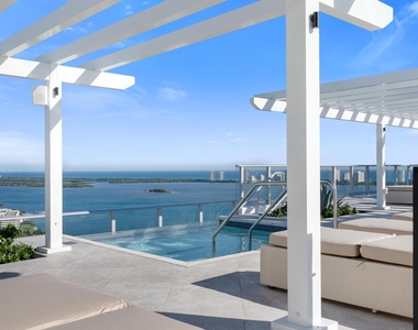 220 Lake Shore Drive - Photo Thumbnail 21