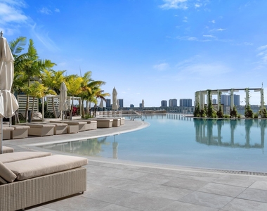 220 Lake Shore Drive - Photo Thumbnail 16