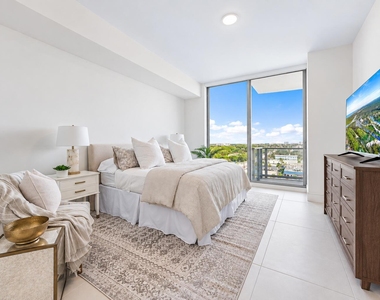 220 Lake Shore Drive - Photo Thumbnail 6