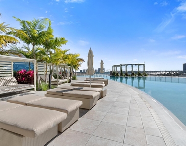 220 Lake Shore Drive - Photo Thumbnail 17