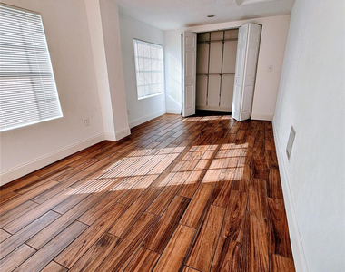 2040 Ne 174th Street - Photo Thumbnail 12