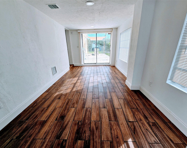 2040 Ne 174th Street - Photo Thumbnail 13
