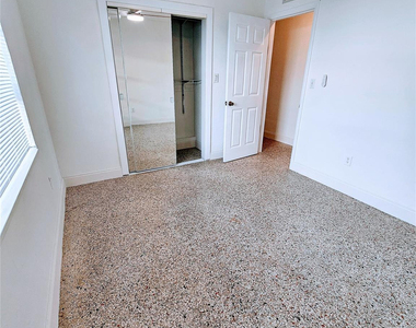 2040 Ne 174th Street - Photo Thumbnail 16