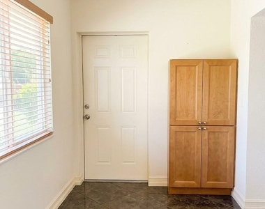 2713 Ne 33rd Avenue - Photo Thumbnail 10