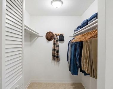 2713 Ne 33rd Avenue - Photo Thumbnail 9