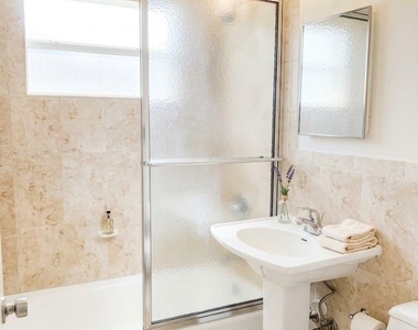 2713 Ne 33rd Avenue - Photo Thumbnail 6