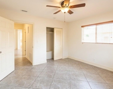 2713 Ne 33rd Avenue - Photo Thumbnail 5