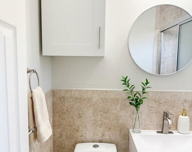 2713 Ne 33rd Avenue - Photo Thumbnail 4