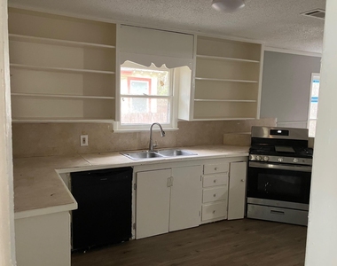 4017 Gordon Street - Photo Thumbnail 3