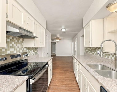 7709 Texridge Drive - Photo Thumbnail 5