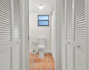 11863 Wimbledon Circle - Photo Thumbnail 9