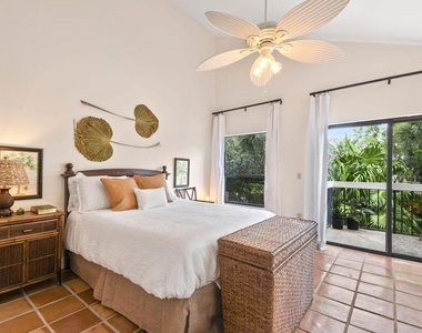 11863 Wimbledon Circle - Photo Thumbnail 2