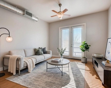 928 Travis Avenue - Photo Thumbnail 3