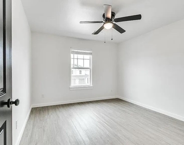 2208 Sw 102nd Place - Photo Thumbnail 7