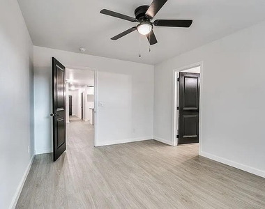 2208 Sw 102nd Place - Photo Thumbnail 5