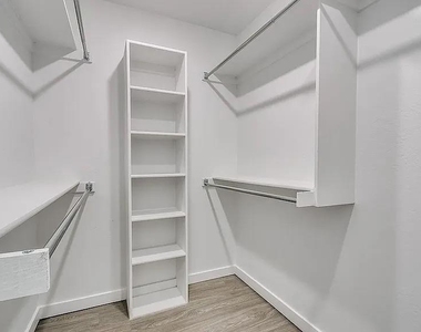 2208 Sw 102nd Place - Photo Thumbnail 6