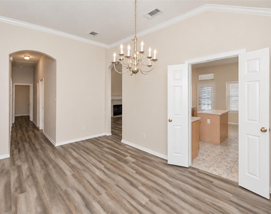 5121 Yaupon Drive - Photo Thumbnail 9