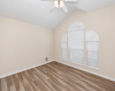 5121 Yaupon Drive - Photo Thumbnail 5