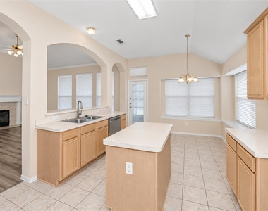 5121 Yaupon Drive - Photo Thumbnail 17