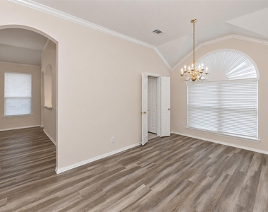 5121 Yaupon Drive - Photo Thumbnail 7