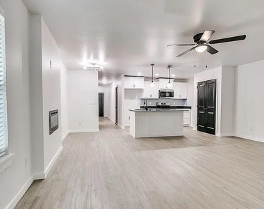 2206 Sw 102nd Place - Photo Thumbnail 2