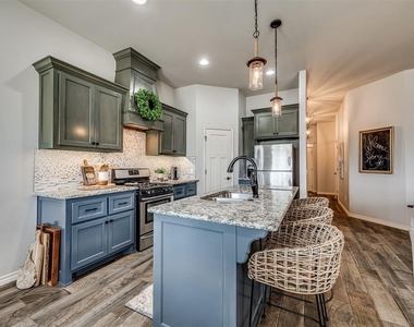 14704 Brinklee Way - Photo Thumbnail 9