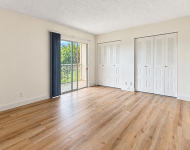 101 Sw 132nd Way - Photo Thumbnail 2