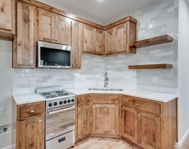 216 S Devine Street - Photo Thumbnail 4