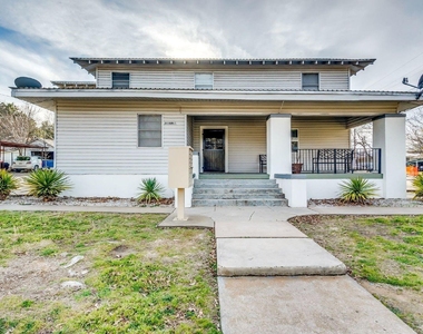 216 S Devine Street - Photo Thumbnail 1