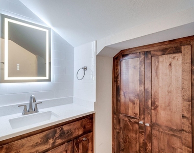216 S Devine Street - Photo Thumbnail 8