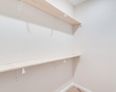 216 S Devine Street - Photo Thumbnail 9
