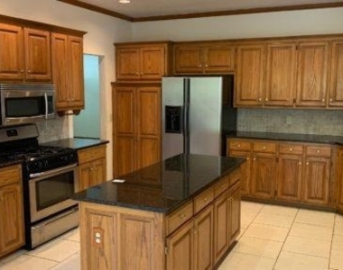 14705 Collingwood Lane - Photo Thumbnail 5