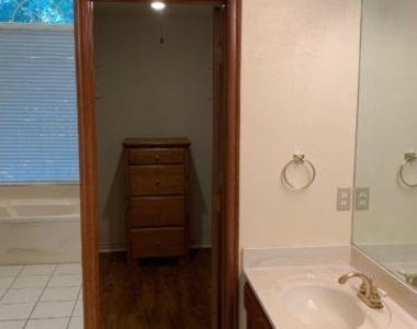 14705 Collingwood Lane - Photo Thumbnail 13