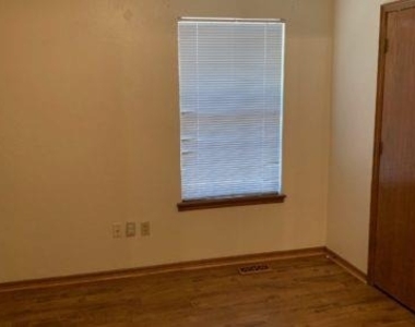 14705 Collingwood Lane - Photo Thumbnail 9