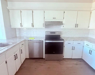 2221 S Shadowridge Court - Photo Thumbnail 11