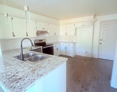 2221 S Shadowridge Court - Photo Thumbnail 7