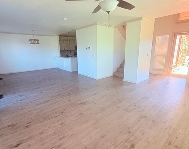 2221 S Shadowridge Court - Photo Thumbnail 5