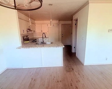 2221 S Shadowridge Court - Photo Thumbnail 6