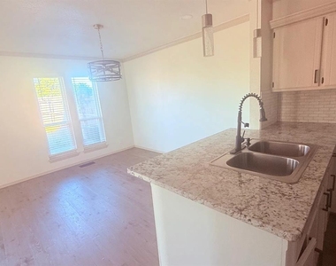 2221 S Shadowridge Court - Photo Thumbnail 8