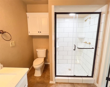 11800 Kingsridge Terrace - Photo Thumbnail 13