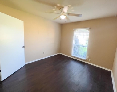 11800 Kingsridge Terrace - Photo Thumbnail 16