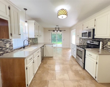 11800 Kingsridge Terrace - Photo Thumbnail 6