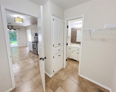11800 Kingsridge Terrace - Photo Thumbnail 8