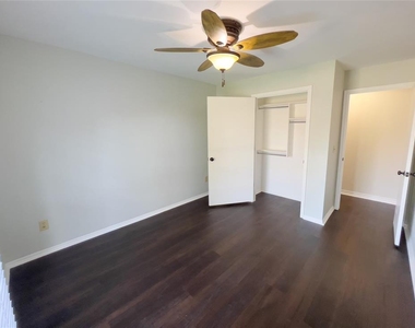 11800 Kingsridge Terrace - Photo Thumbnail 15